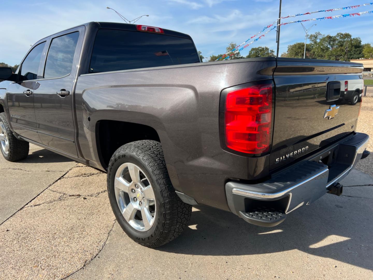 2015 Charcoal /Black Chevrolet Silverado 1500 LT (3GCPCREC1FG) with an 5.3L V8 engine, 6-Speed Automatic transmission, located at 4520 Airline Hwy, Baton Rouge, LA, 70805, (225) 357-1497, 30.509325, -91.145432 - 2015 Chevy Crew Cab LT 153K Miles, 5.3 V8, Power Windows & Locks, Cold A/C, Tow Pkg. NO IN HOUSE FINANCING. FOR INFO PLEASE CONTACT JEFF AT 225 357-1497 CHECK OUT OUR A+ RATING WITH THE BETTER BUSINESS BUREAU WE HAVE BEEN A FAMILY OWNED AND OPERATED BUSINESS AT THE SAME LOCATION FOR OVER 45 YEARS. W - Photo#7